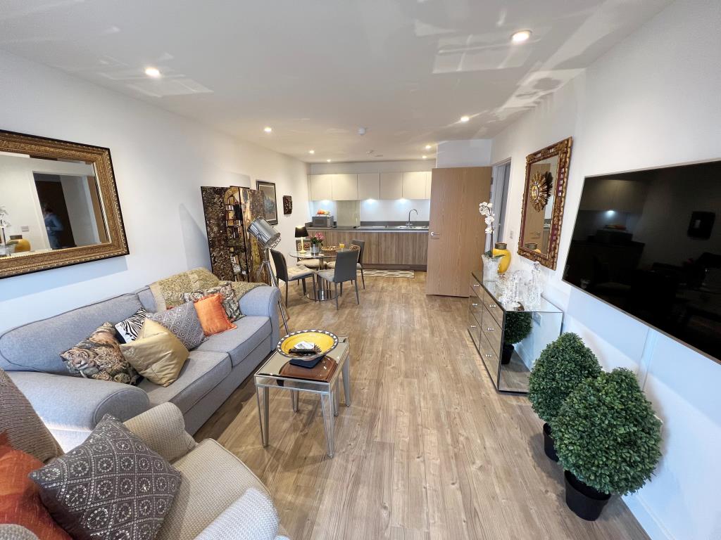 Lot: 131 - TWO-BEDROOM FLAT WITH PARKING FOR INVESTMENT OR OCCUPATION -